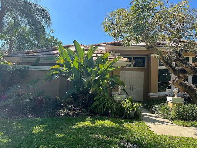 Image of 18475 Lake Bend Dr