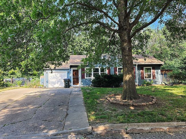 Photo of 800 Madeline Ln, Lawrence, KS