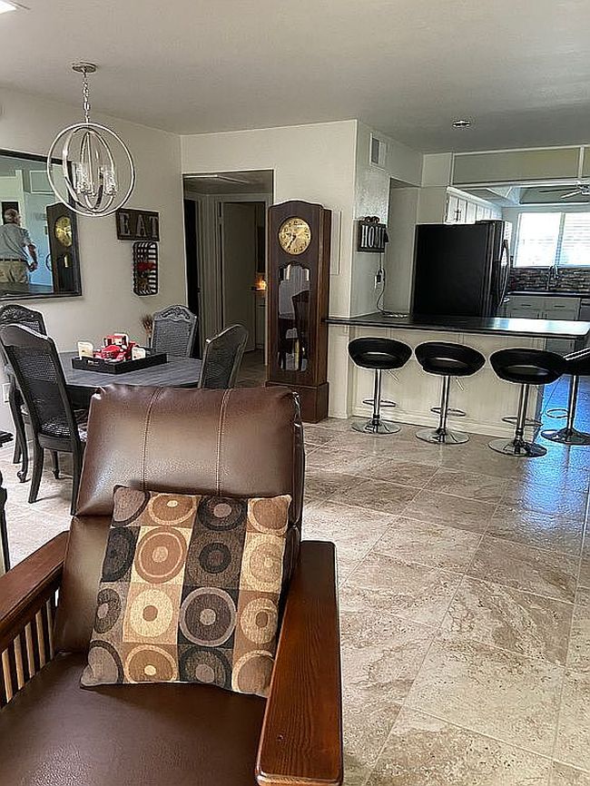 Additional photo 2 of property located at 10023 W Lakeview Cir S