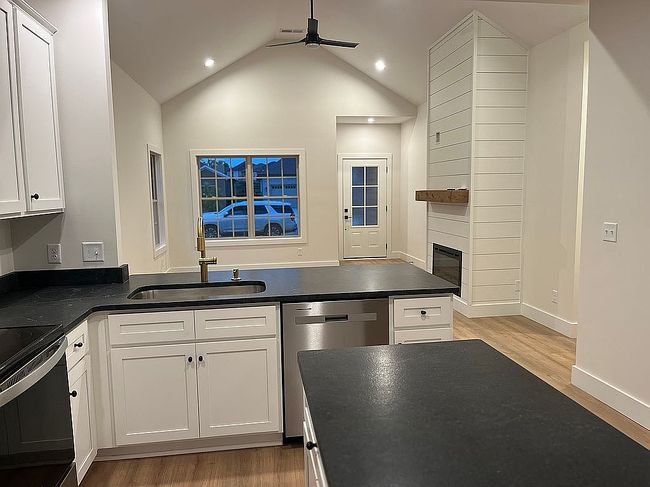 Image of 1209 Shallowford St