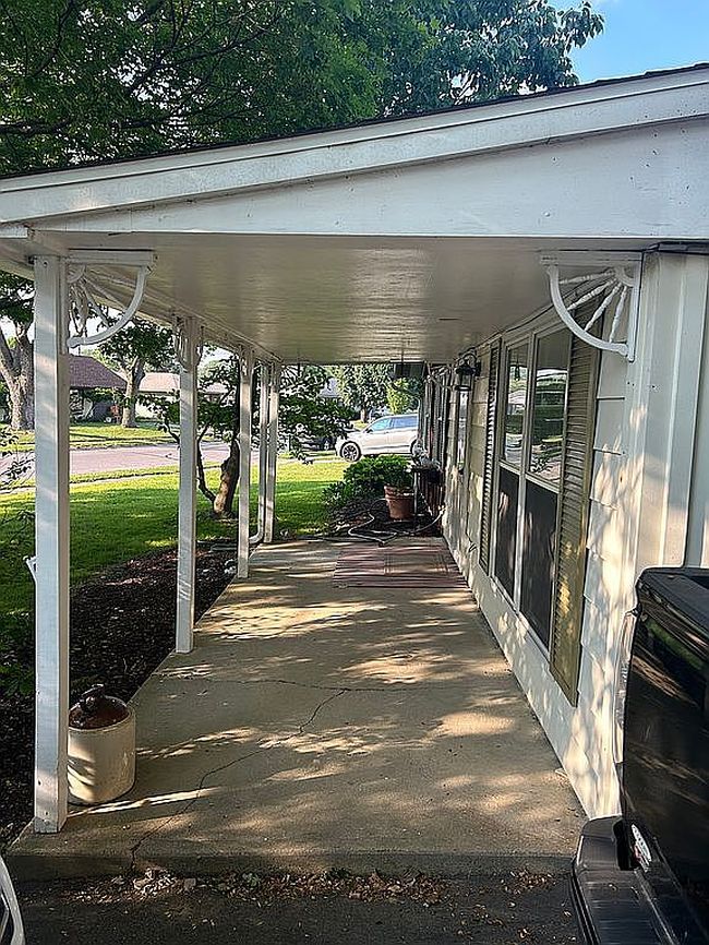 Photo of 1908 Tennyson Dr, Clarksville, IN