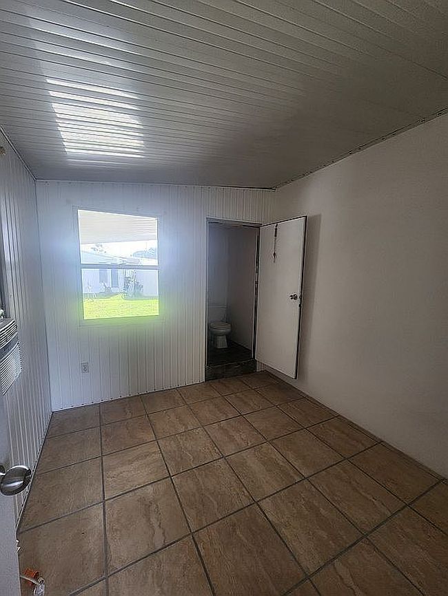 Image of 458 Holiday Blvd