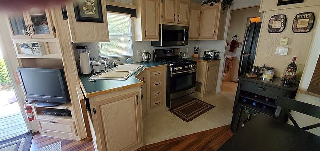 Image of 2525 Cornell Dr