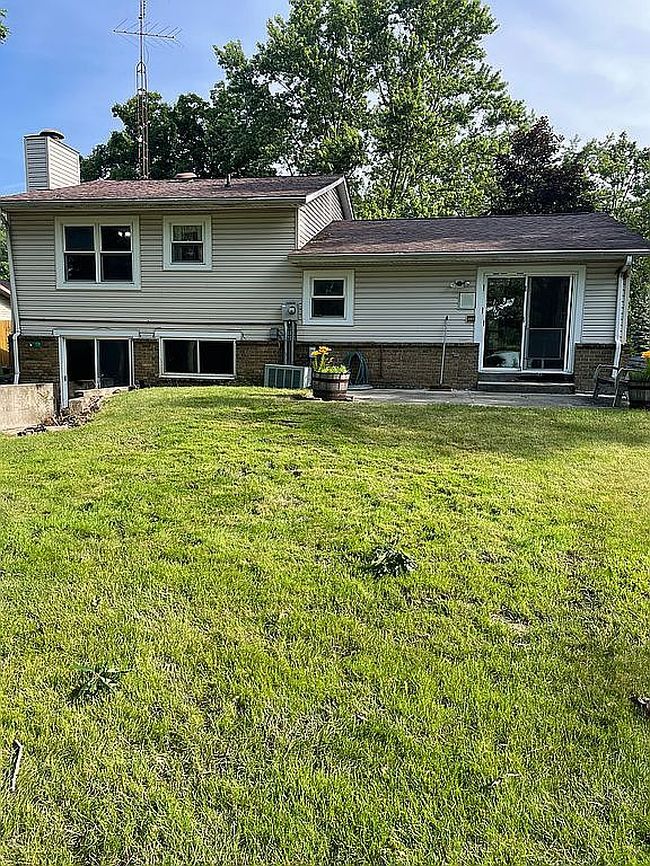 Photo of 2169 Hawthorne Dr, Defiance, OH