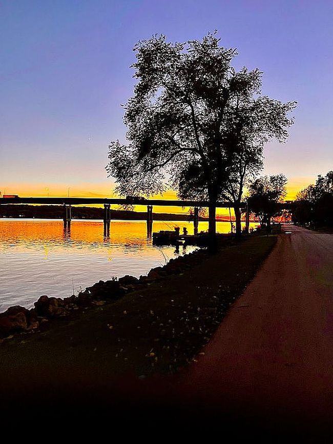 Photo of 1313 Canal Shore Dr Sw, Le Claire, IA