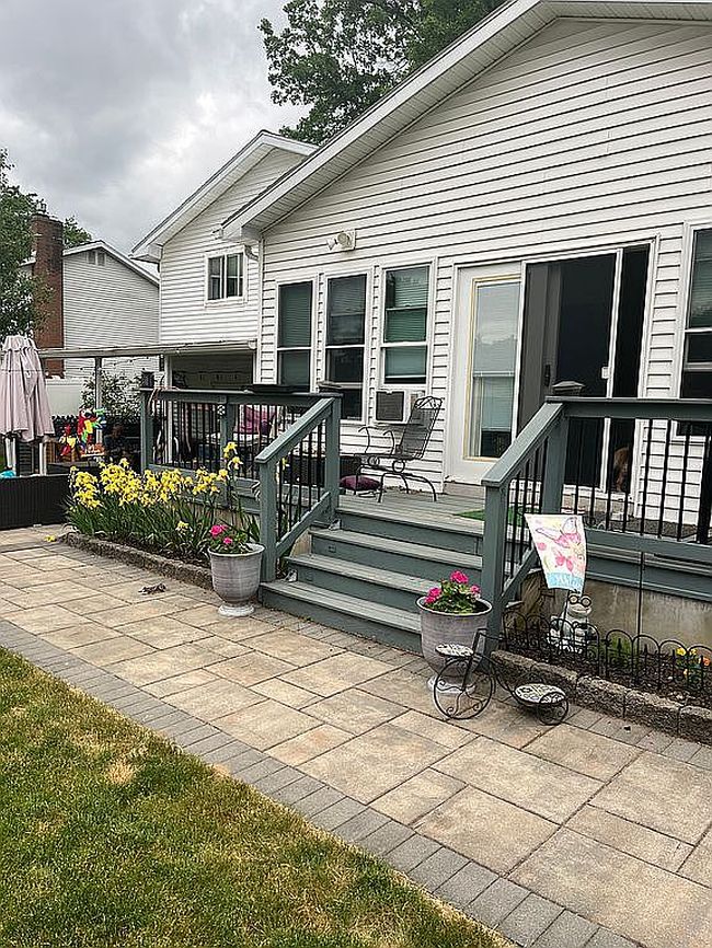 Photo of 14 Northcrest Dr, Clifton Park, NY