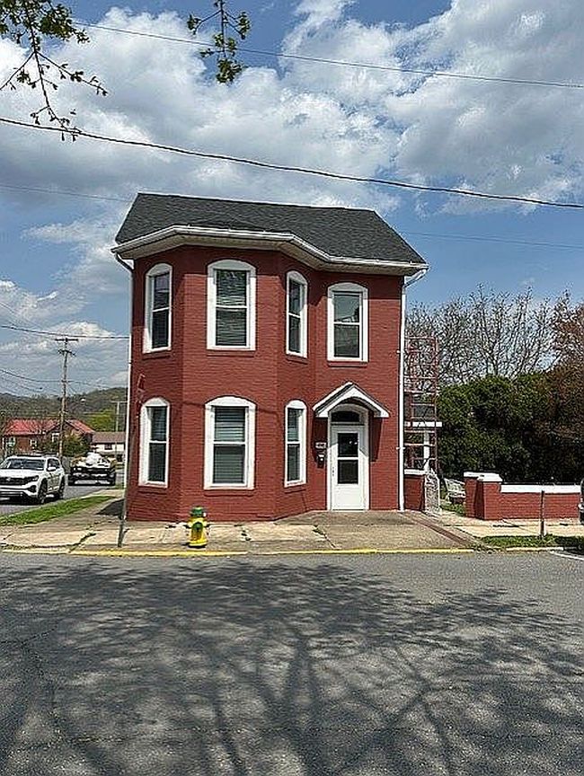 Image of 134 W Shirley St