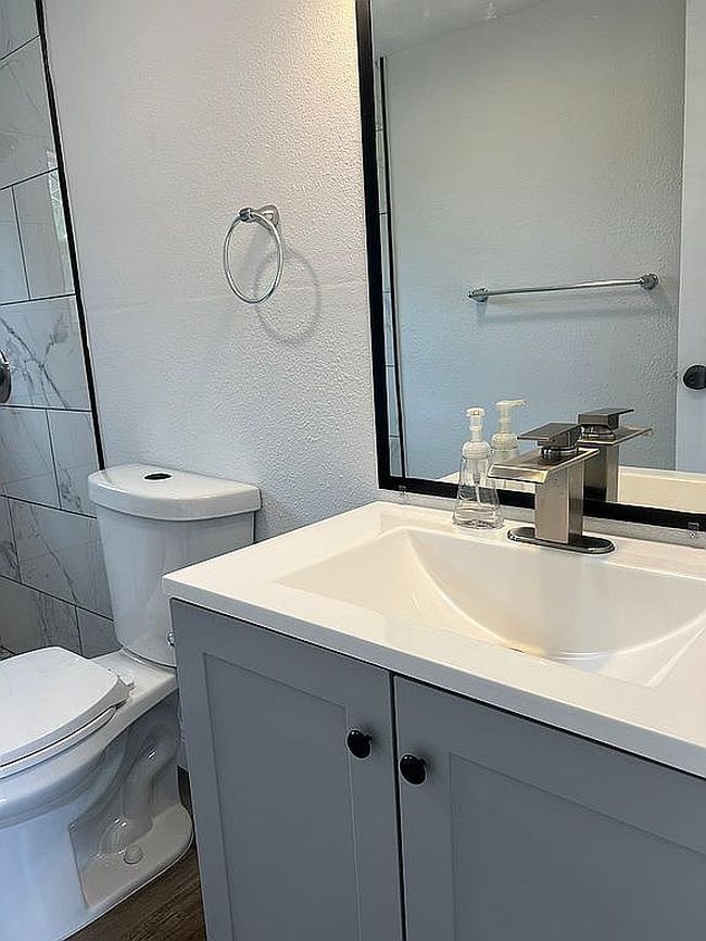 Image of 904 Robinson Ave