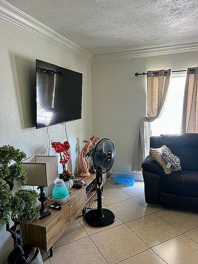 Photo of 855 W 29th St Apt 11, Hialeah, FL