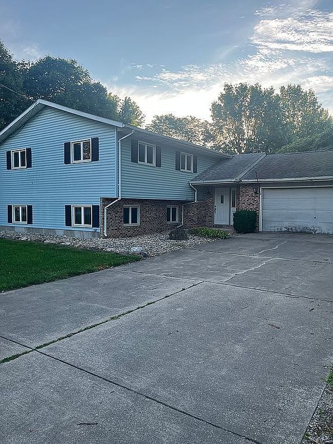 Photo of 311 S Otter Creek Rd, Streator, IL