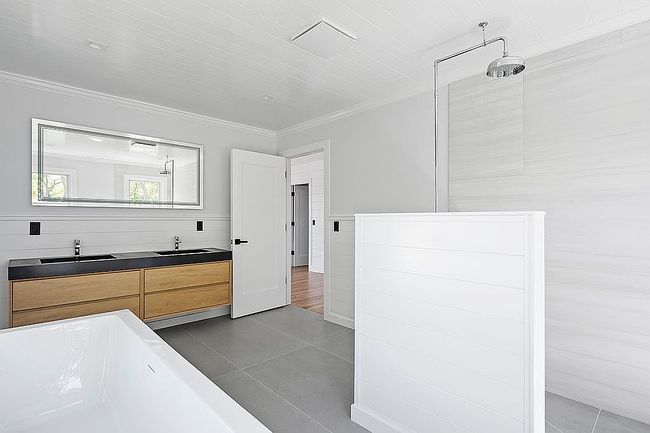Photo of 16 Lovers Ln, Riverhead, NY
