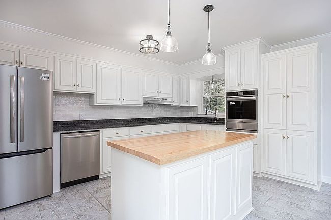 Photo of 2403 May Dr, Burlington, NC