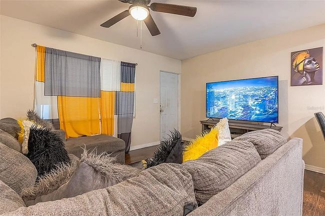 Additional photo 1 of property located at 2824 Avenue Q Nw