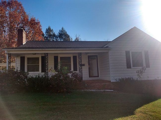 Photo of 131 Young St, Elkin, NC