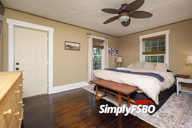 Photo of 1204 N 2nd St, Le Claire, IA
