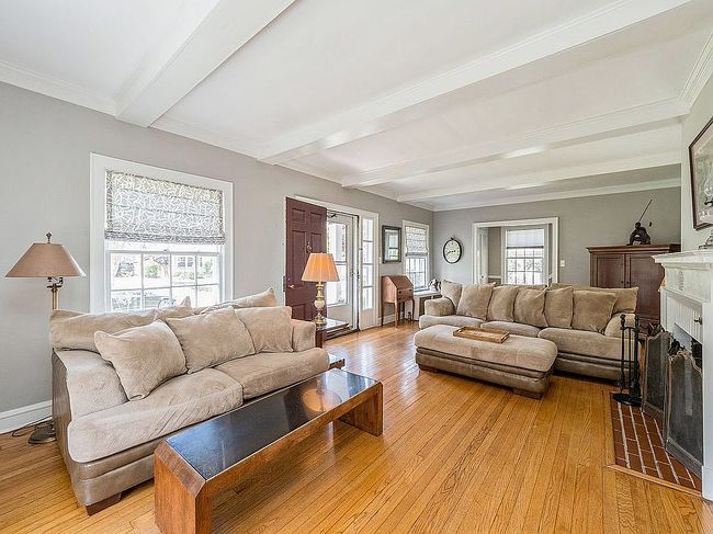 Additional photo 2 of property located at 933 Rosemary Ter