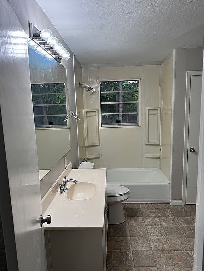 Image of 1003 Max Fern St