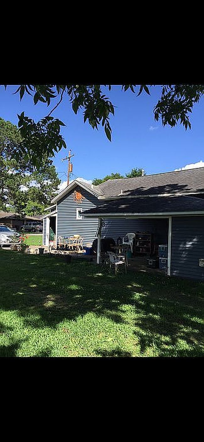 Photo of 415 6th St, Nederland, TX