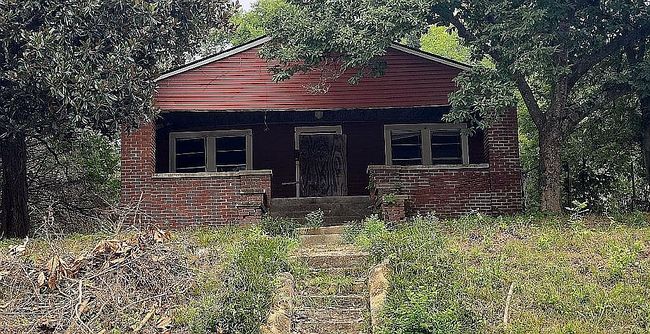 Photo of 1708 E Lake Blvd