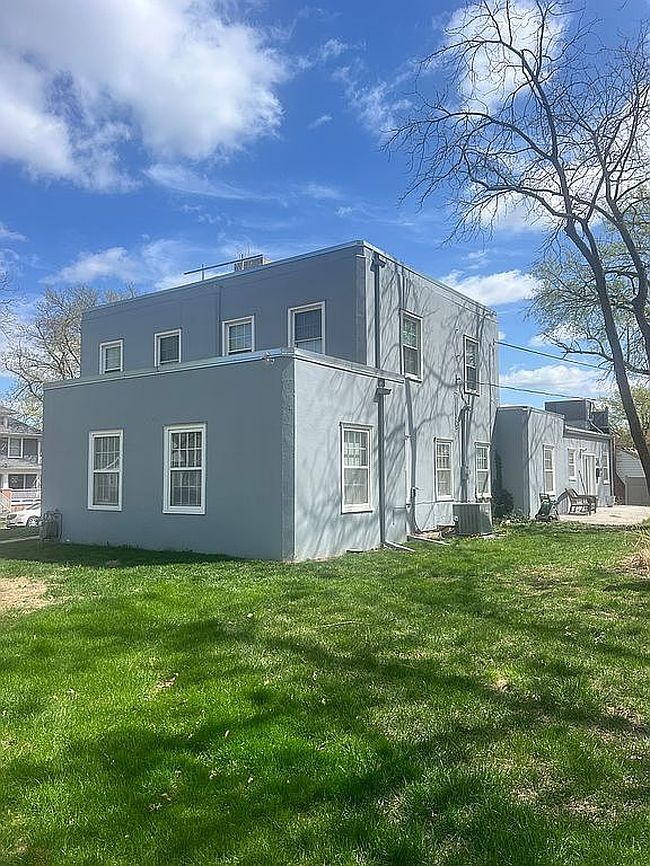 Image of 1700 S 24th St