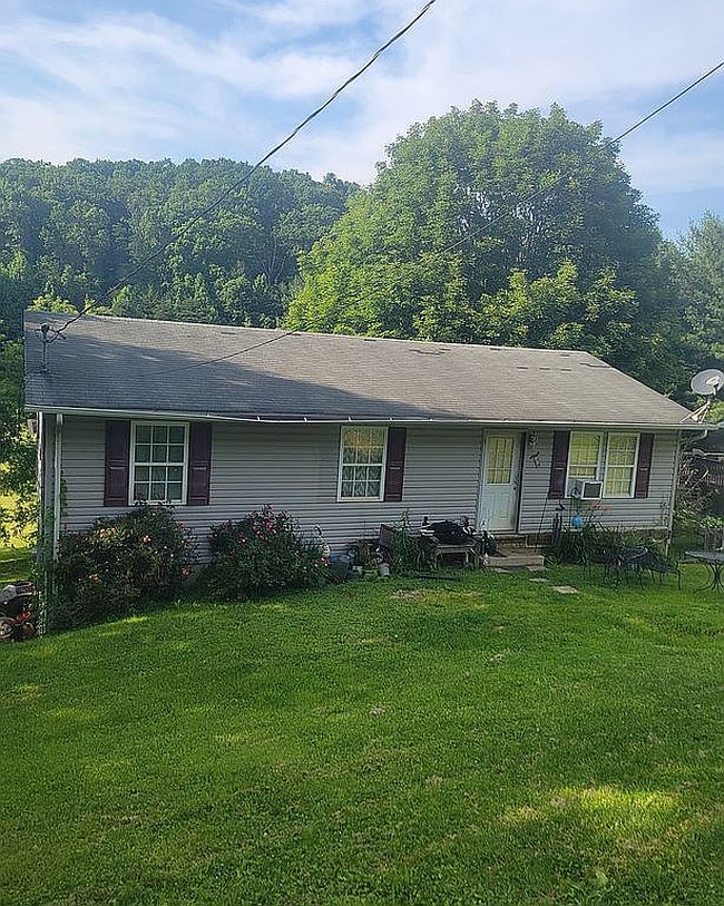 Photo of 372 Jenkins Hollow Rd, Elizabethton, TN