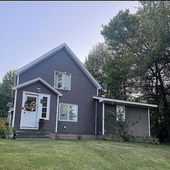 Photo of 7 Pond Rd, Negaunee, MI