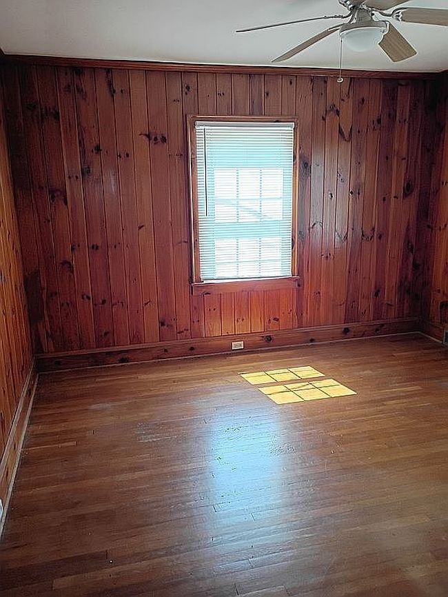 Photo of 131 Young St, Elkin, NC
