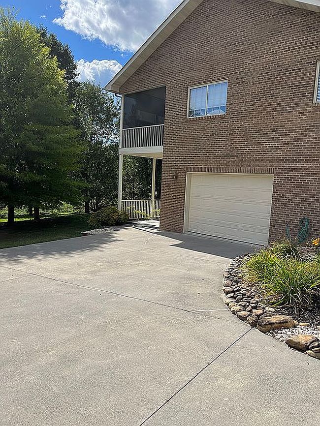 Image of 606 Riverbrook Dr