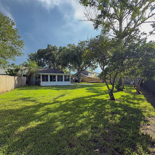 Image of 582 Aquatic Dr
