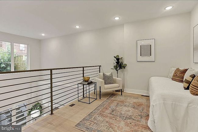 Photo of 1223 Meigs Pl Ne #102