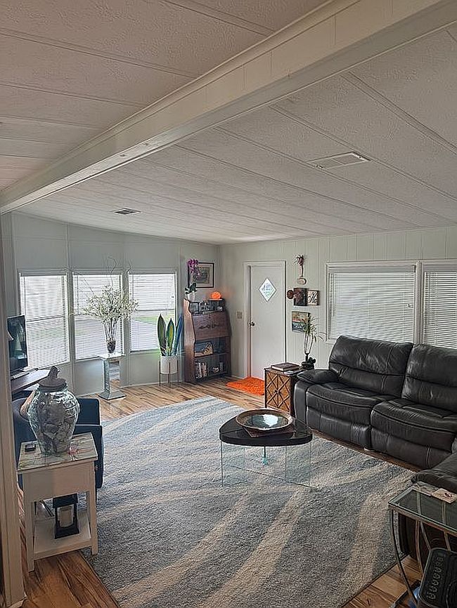 Image of 12100 Seminole Blvd