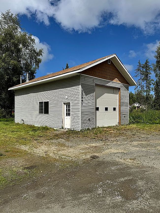 Additional photo 3 of property located at 35841 Irons Ave