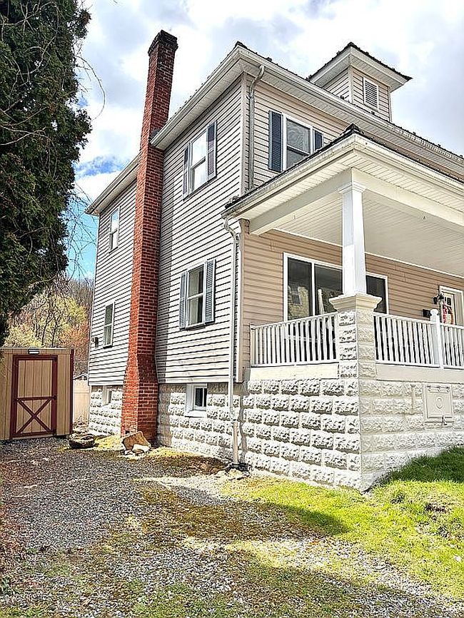 Image of 87 N Pine St