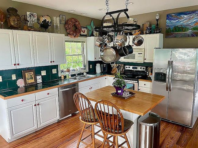 Photo of 11 Wildflower Ln, Newland, NC