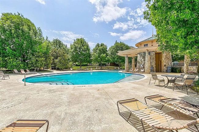 Photo of 4105 Cobblestone Dr, Carrollton, TX