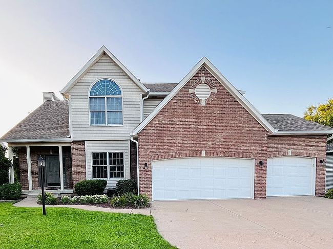Photo of 2614 Heather Glen Cir, Bettendorf, IA