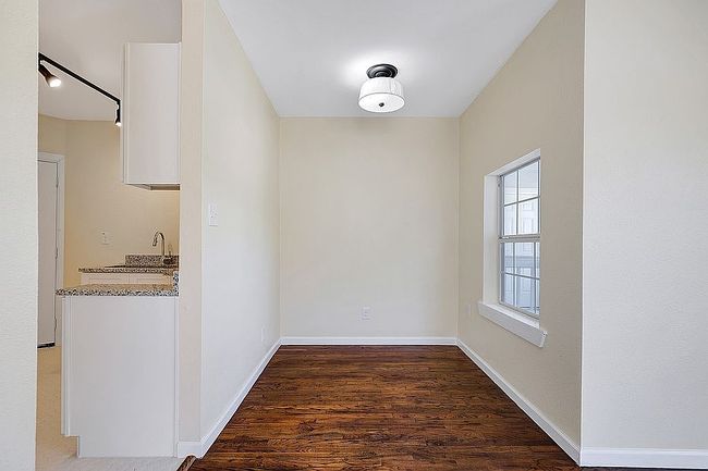 Photo of 834 W Russell Pl, San Antonio, TX