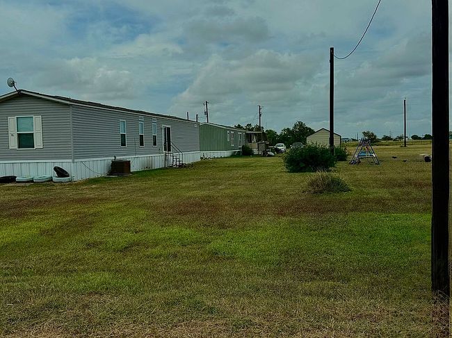 Photo of 98 Thresher Fish Ln, Palacios, TX