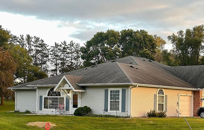 Photo of 1900 Cabernet Ln Nw