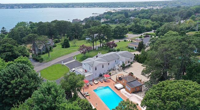 Photo of 5 Huckleberry Ln E, Hampton Bays, NY