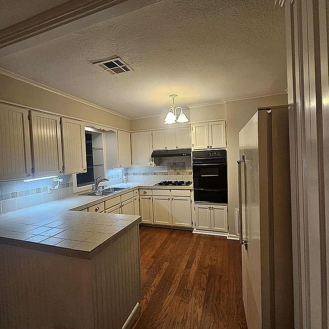 Additional photo 3 of property located at 1512 Gordon Dr