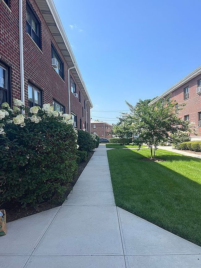 Photo of 55 Tulip Ave Apt 5-4, Floral Park, NY