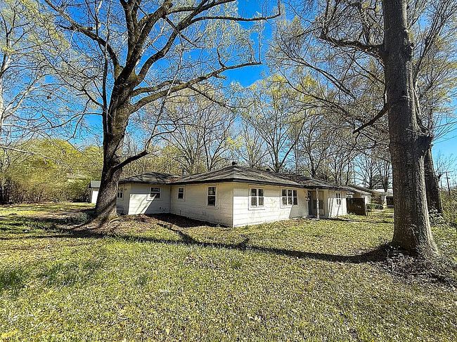 Image of 3250 Oak Forest Dr