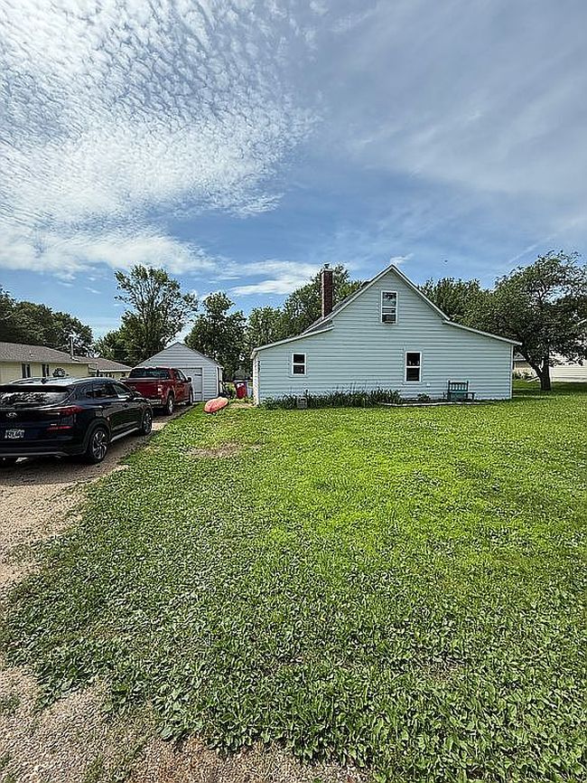 Photo of 707 1st Ave S, Lake Norden, SD