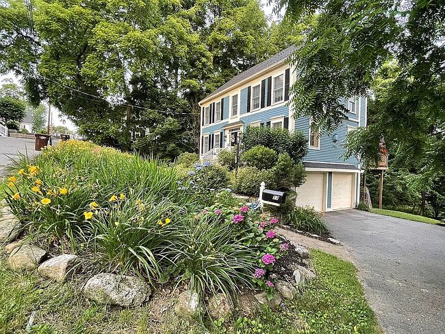 Photo of 17 Lincoln Ct, Amesbury, MA