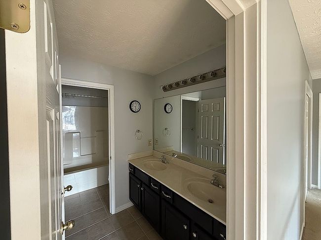 Photo of 1334 White Rose Dr, Waynesville, OH