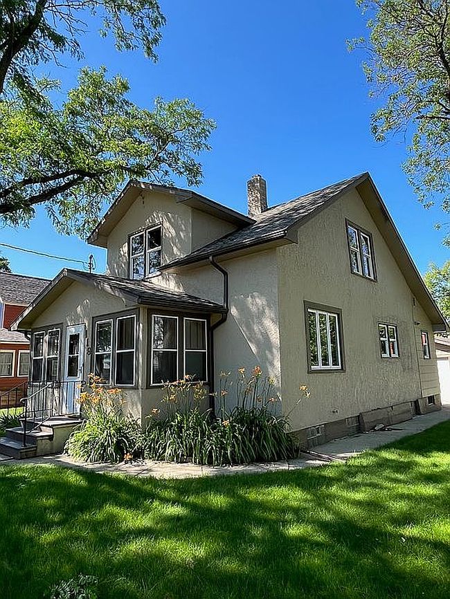 Photo of 119 2nd St Ne, Freeport, MN
