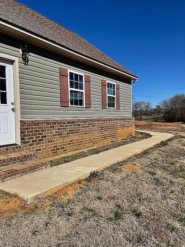 Image of 1002 Robbins Ln