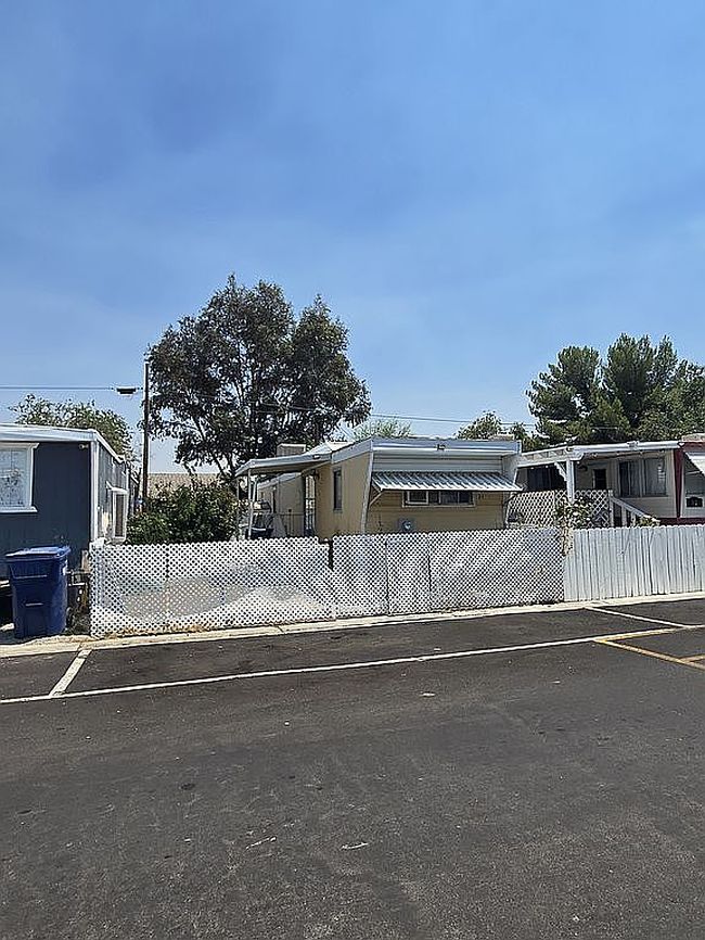 Photo of 1717 E Avenue I Space 31, Lancaster, CA