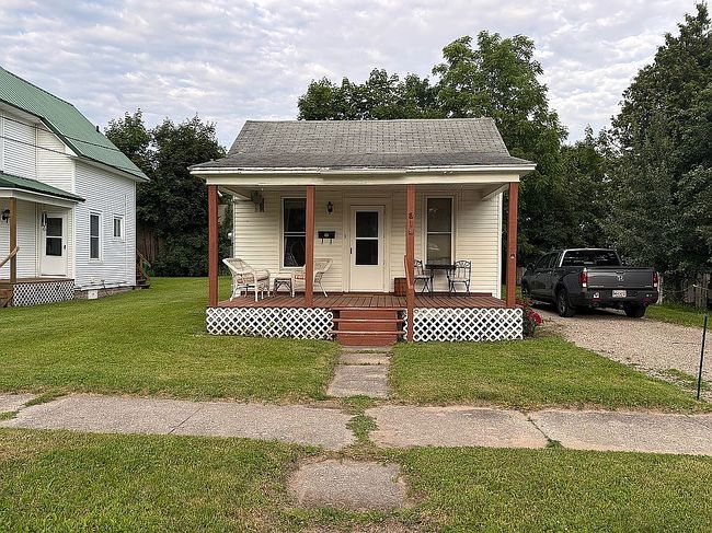 Photo of 318 Dresser St, Cheboygan, MI
